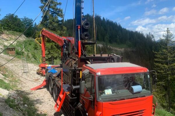Seilkran TST 800 auf IVECO Trakker 6x6