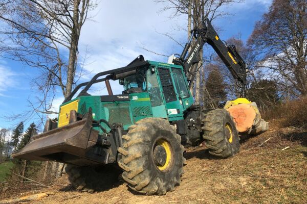 Timberjack TJ360 mit Loglift Rückekran 121R