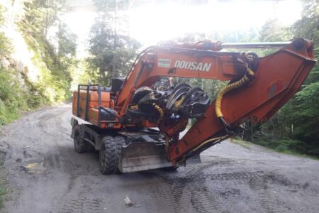 Baggerprozessor DOOSAN DX210W mit WOODY60