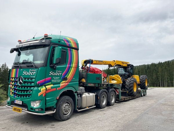 Transport Highlander truck transporting heavy machinery on a highway