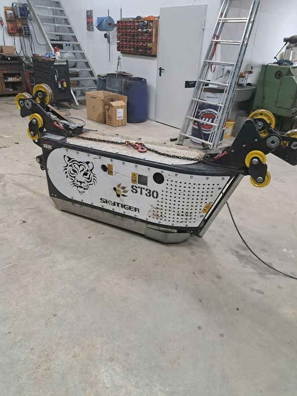 Image of SkyTiger ST30 industrial tool inside a workshop